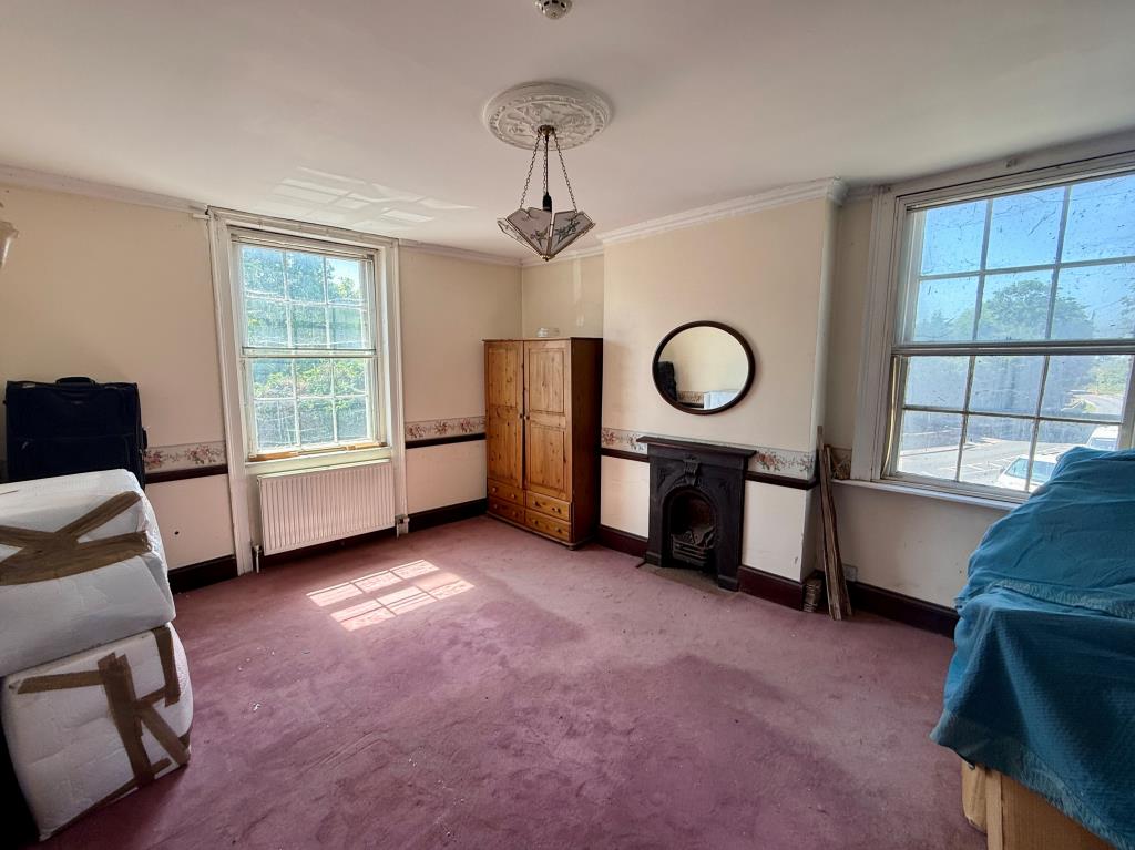 Lot: 84 - FORMER PUB WITH SEVEN LETTING ROOMS WITH POTENTIAL - Reception room